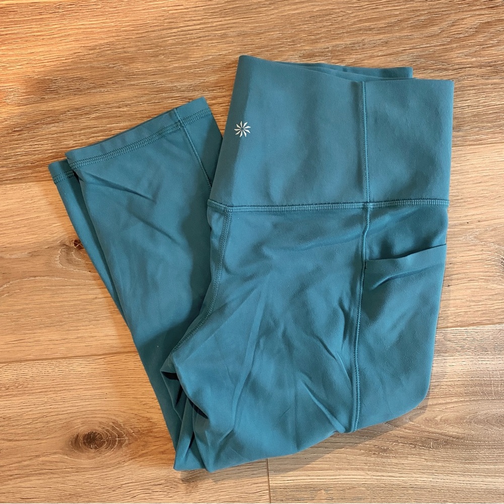 Athleta salutation stash pocket II capri leggings, teal, large